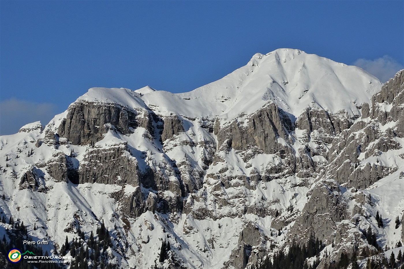 81 Zoom verso il versante sud del Monte Secco.JPG